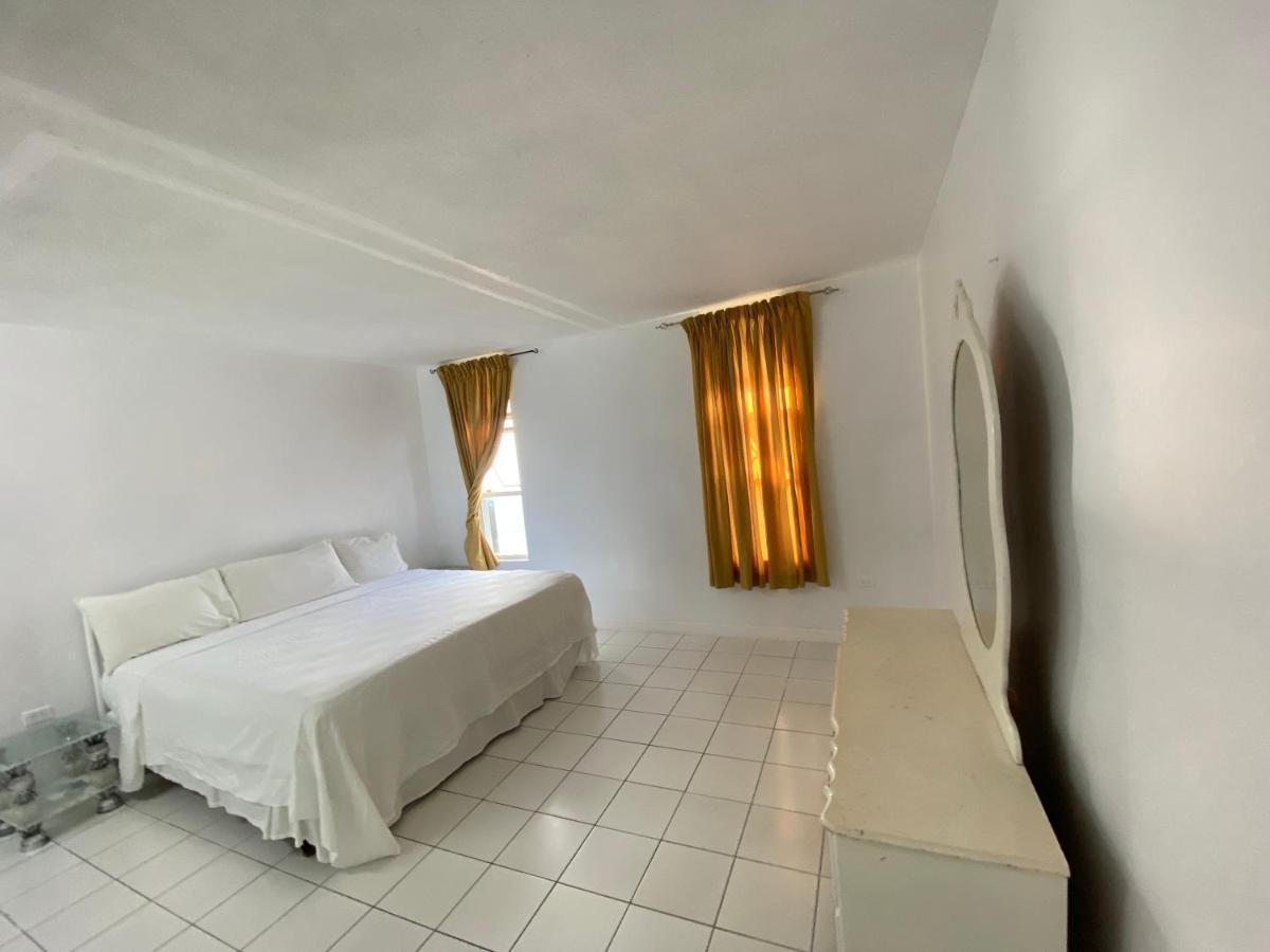 Deluxe Montego Bay Club Studio & Suites Exterior photo