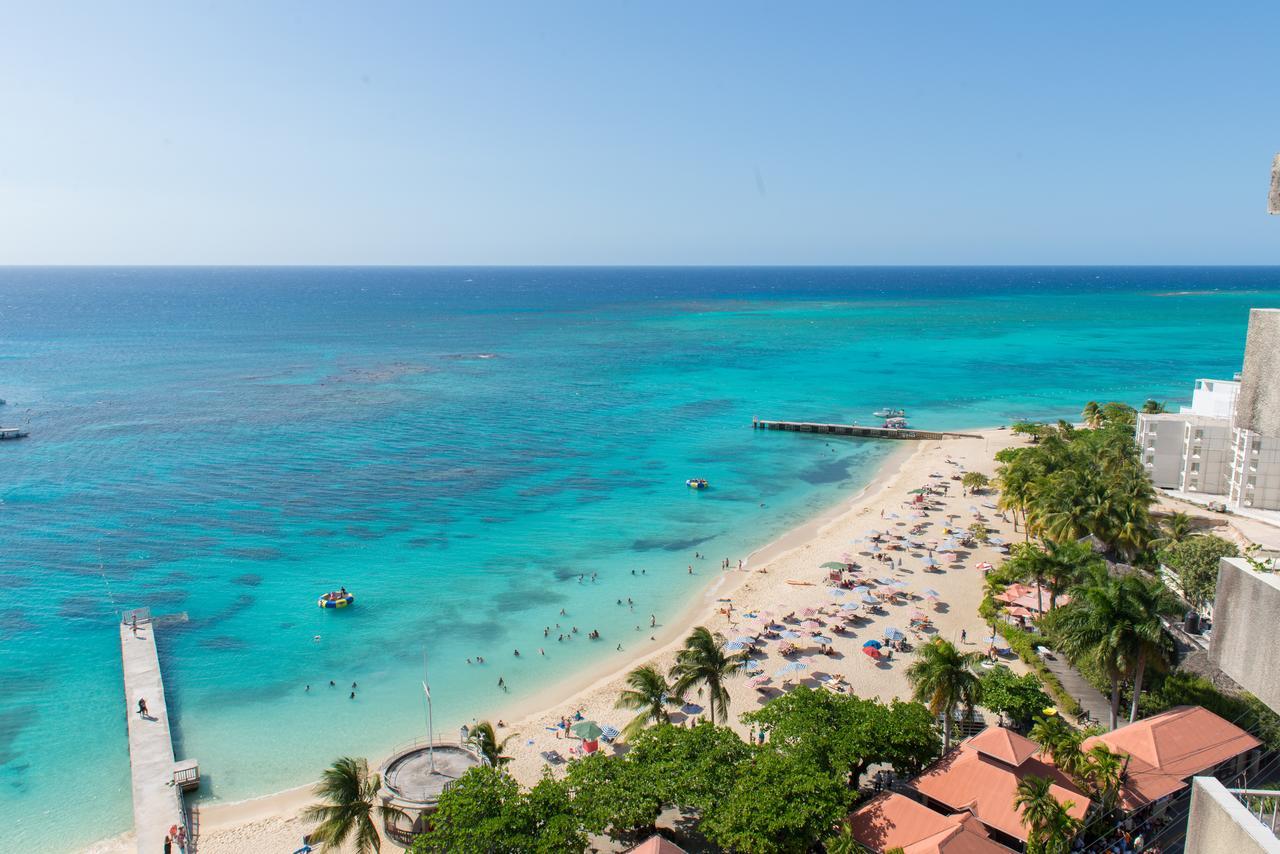 Deluxe Montego Bay Club Studio & Suites Exterior photo