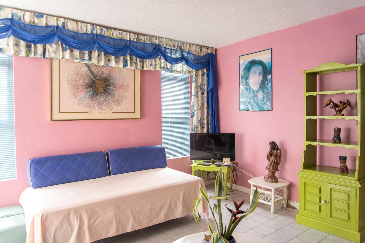 Deluxe Montego Bay Club Studio & Suites Exterior photo