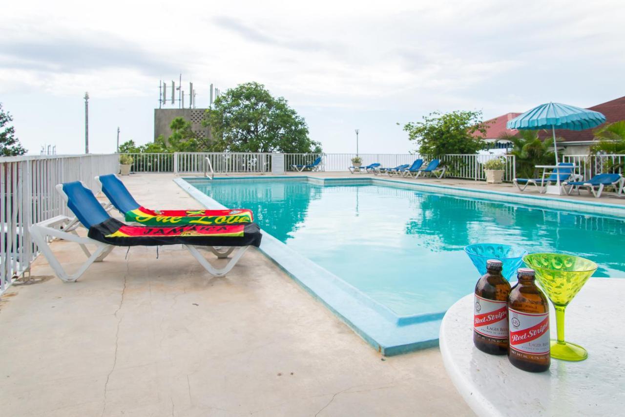 Deluxe Montego Bay Club Studio & Suites Exterior photo