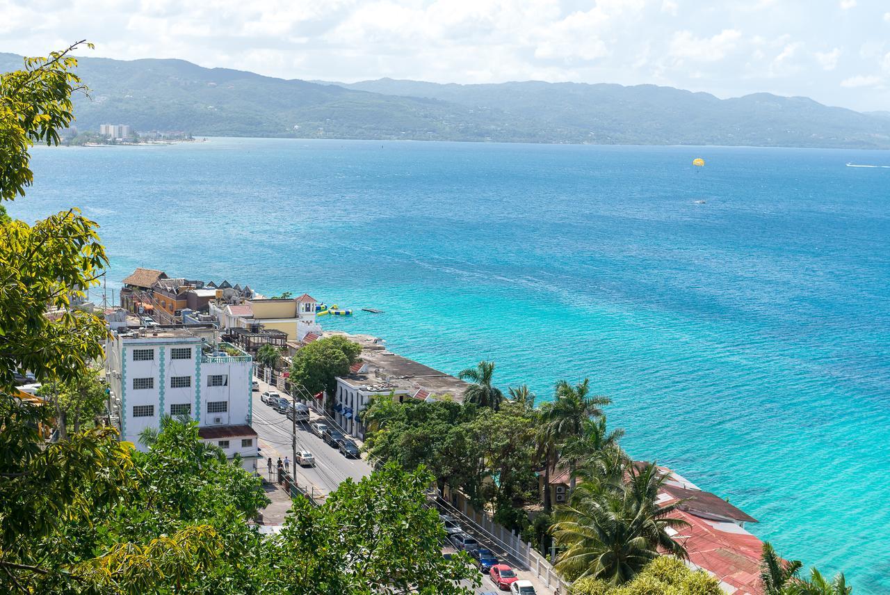 Deluxe Montego Bay Club Studio & Suites Exterior photo